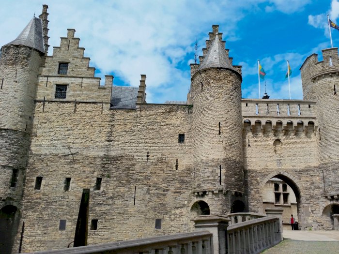 Sejarah Museum Het Steen, Benteng Pertahanan Abad ke-13 di Pinggir Sungai Scheldt