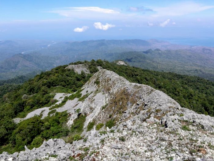 Menaklukan Indahnya Mendaki Gunung Timau NTT
