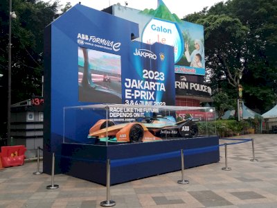Jelang Ajang Balap, Replika Mobil Formula E Dipajang di Bundaran HI Jakarta
