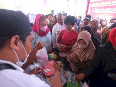 Ringankan Beban Warga Kota Semarang, Mbak Ita Gelar Pasar Murah di 16 Kecamatan
