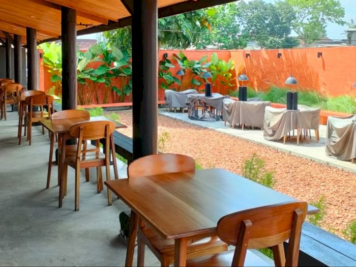 Mohan Cafe di Jogja, Coffee Shop Epic Tawarkan View Ornamen Batu Bata di Setiap Sisinya!
