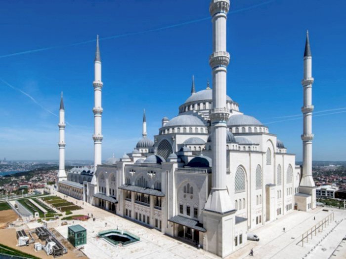 Imam Masjid di Turki Ajak Main Anak Kecil Usai Tarawih, Ternyata Ini Tujuannya