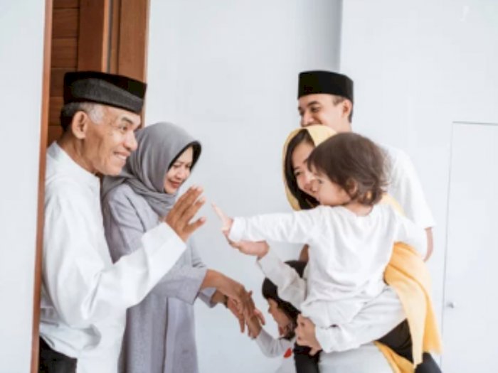 5 Tradisi Lebaran yang Kerap Dilakukan Warga Indonesia: Sungkem hingga Bagi-bagi THR