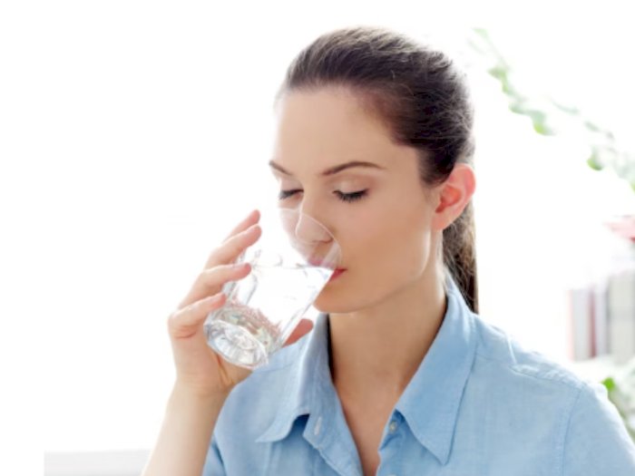 Libur Lebaran Jangan Skip Minum Air Putih, Ada 5 Manfaatnya Termasuk Cegah Jerawat