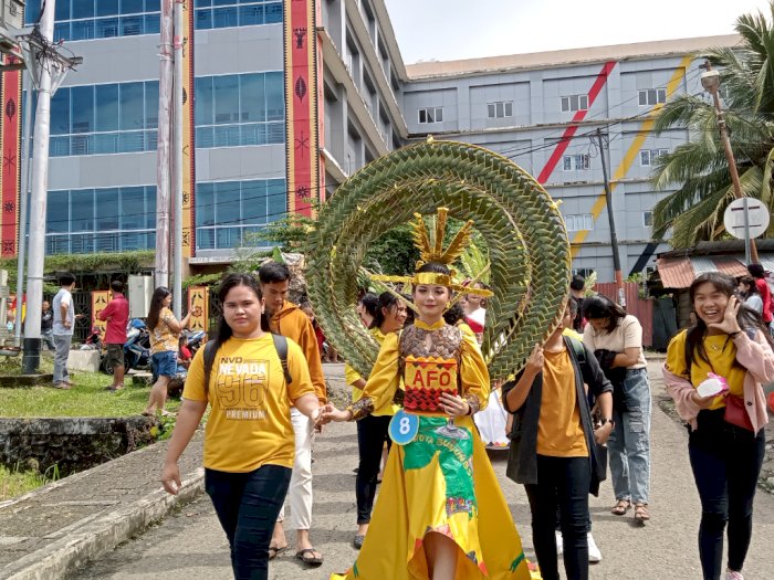 Keren dan Unik! Gunungsitoli Fashion Carnaval Hadirkan Kostum dari Barang Bekas
