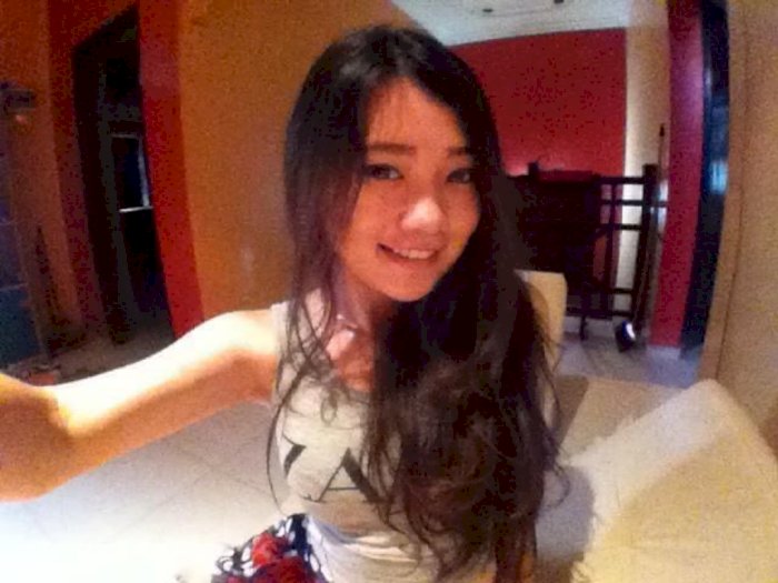 Wendy Walters Bagikan Foto Selfie Jadul, Netizen: Pake Kamera Burik Aja Tetap Cantik