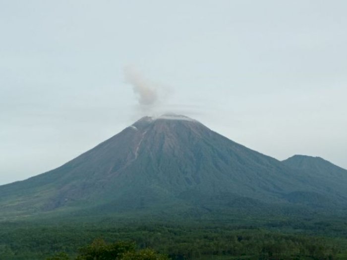 Gunung Semeru Alami 14 Kali Gempa Letusan, Sampai saat Ini Masih Berstatus Siaga