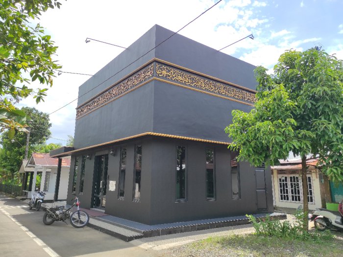 Unik! Di Purbalingga Ada Masjid Mungil Menyerupai Kabah, Dibangun karena Kekurangan Lahan