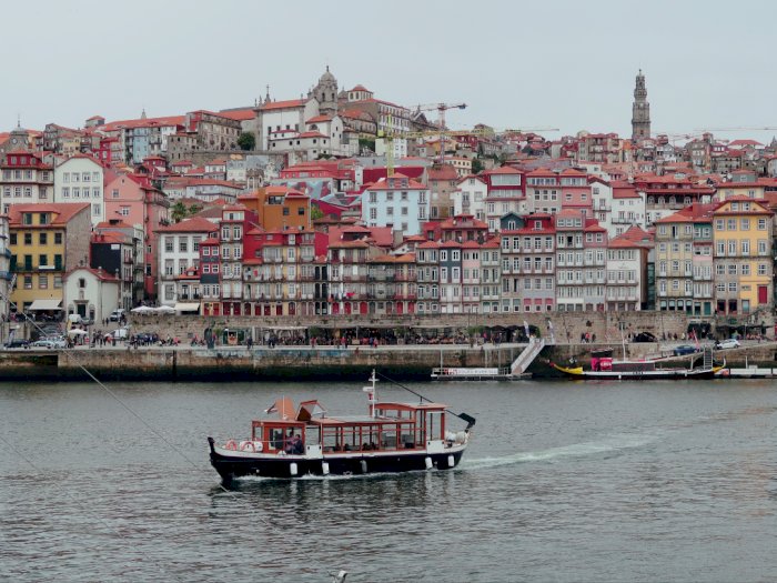 Keindahan Ribeira Porto, Sejarah Kawasan Tua Kota yang Populer di Tepi Sungai Douro