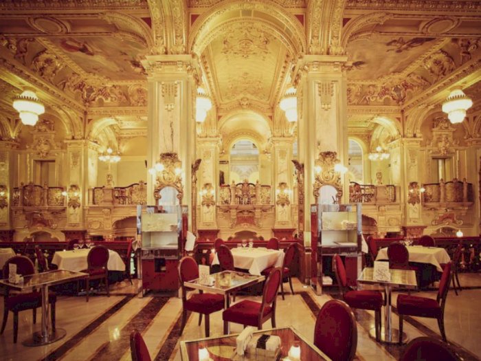 New York Cafe, Tempat Nongkrong Tercantik di Dunia yang Dikunjungi 1500 Tamu Per Hari 