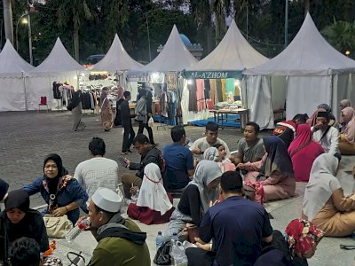 Intip Suasana Bazaar Ramadan di Masjid Raya Al-Azhom Tangerang, Dipenuhi Tenant UMKM