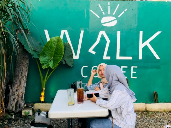 Nongkrong Cakep di Walk Coffee Kebumen, Kafe dengan Konsep Warna-warni dan Unfinished