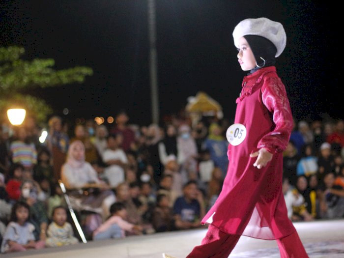 Serunya Lomba Fashion Show Anak di Pasar Ramadan Parepare, Emak-emak Auto Heboh!