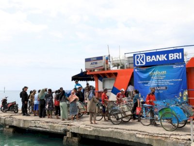 Gunakan Teras Kapal di Momen Ramadan, BRI Layani Penukaran Uang di Kepulauan Seribu