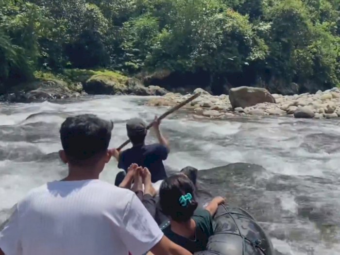 Merasakan Keseruan River Tubing di Sungai Bahorok, Bisa Memicu Adrenalin Kamu!
