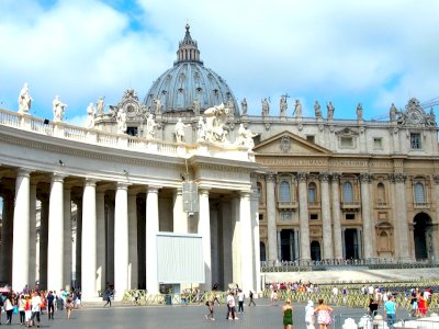 Basilika Santo Petrus, Gereja Terbesar di Dunia Bisa Menampung 60.000 Orang