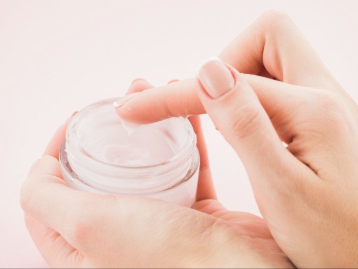 5 Tips Memakai Pelembap untuk Kulit Berminyak: Jangan Pakai Skincare Berlebihan!