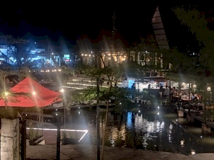 Menikmati Suasana Malam di Panenila Cafe, Nongkrong Asik di Tepi Kolam Nila