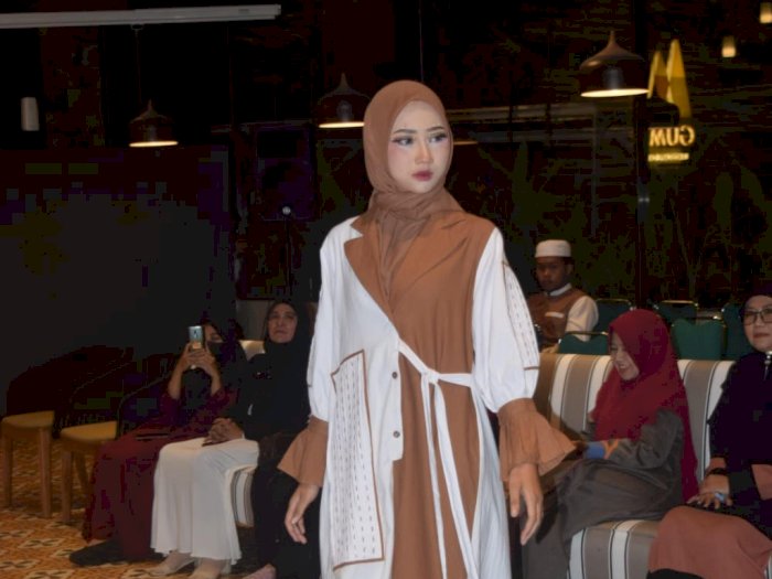 Lenggak-lenggok Model Fashion Show Ramadan di Guma Landscape Cafe Purbalingga
