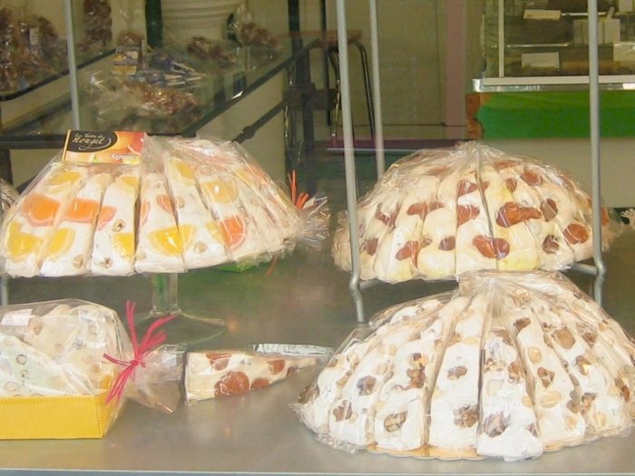 Nougat Montelimar, Makanan Penutup khas Prancis, Rasanya Manis Tekstur Kenyal
