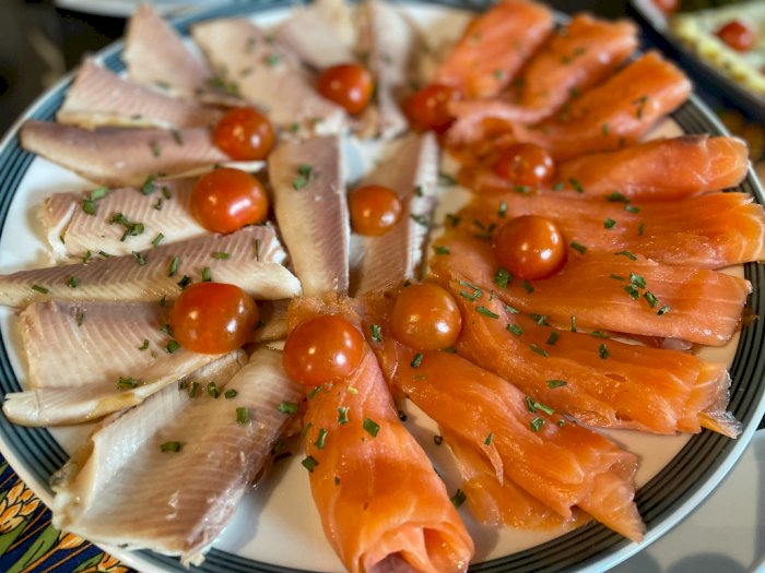 Lezatnya Seafood Smoked Salmon dan Tuna Dipadukan Salad Asparagus Khas Belgia