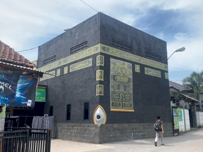 Unik, Ada Masjid Mirip Ka'bah di Bandung Barat, Pernah Dipakai Shooting Preman Pensiun