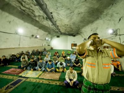 Menjalani Ibadah Ramadan di Masjid Terdalam, Bukber dan Tarawih 1.700 Meter di Bawah Tanah