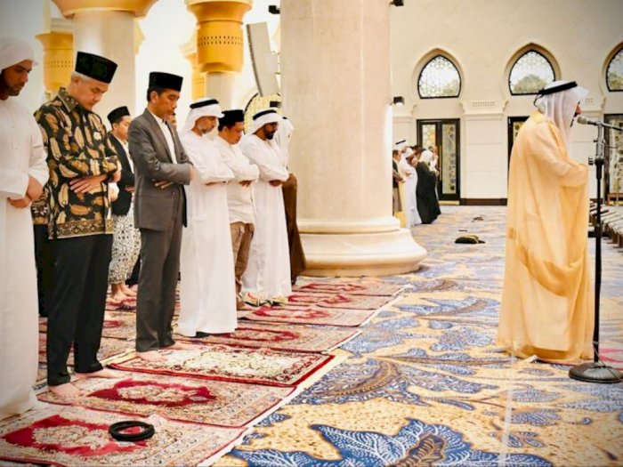 Momen Presiden Jokowi dan Ganjar Salat Tarawih Bareng di Masjid Syekh Al Zayed