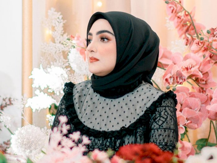 Gaya Hijab Simpel ala Ashanty, Terpancar Cantik Luar Dalam