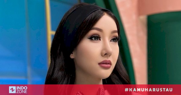 Usai Oplas Lucinta Luna Pamer Wajah Bak Barbie Boneka Hidup Indozone Id