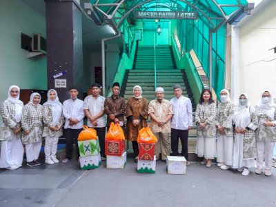 Menaker Serahkan Bantuan Paket Ramadhan kepada Sopir hingga Petugas Kebersihan Kemnaker