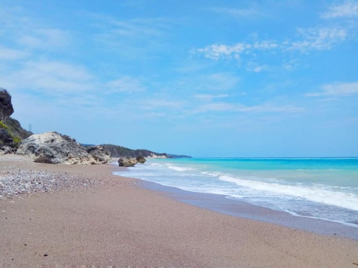 Cantiknya Pantai Selatan Oesain: Aksesnya Menantang, Tapi Bikin Ogah Pulang