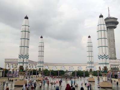 Megahnya Masjid Agung Semarang, Jadi Sasaran Jamaah Laksanakan Solat Tarawih