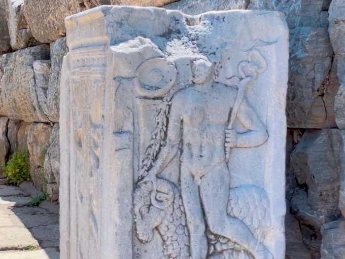 Mitos Kekuatan Magis Patung Hermes di Ephesus: Menyentuh Bisa Bawa Keberuntungan Besar