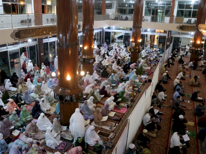 Potret Antusiasme Jamaah Masjid Sabilillah di Kota Malang Mengikuti Iktikaf Membludak
