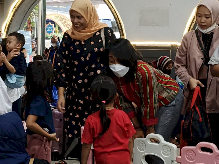 Menteri PPPA Cek Kesiapan Fasilitas Mudik Ramah Perempuan dan Anak di Stasiun Pasar Senen