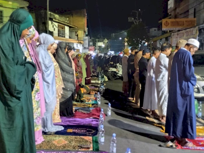 Ribuan Warga Berburu Berkah Malam Lailatul Qadar di Masjid Taqwa Parepare