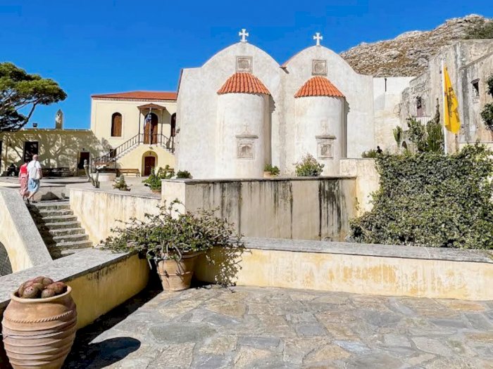 The Holy Monastery di Preveli, Yunani: Gabungan Antara Spiritualitas dan Keindahan Alam