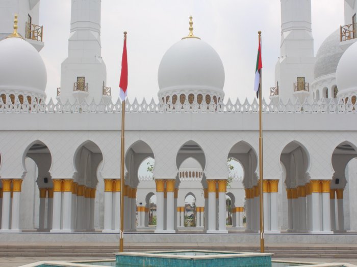 Masjid Sheikh Zayed Punya Arsitektur yang Memukau, Kerap Jadi Tujuan Salat Id di Solo