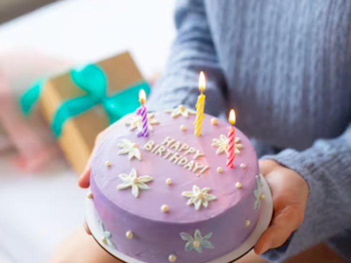 4 Cara Membuat Kue Ulang Tahun Kekinian dan Aesthetic