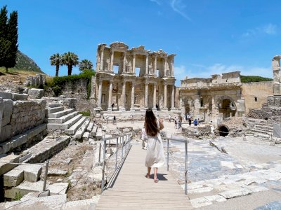 5 Keindahan Library of Celsus, Memahami Nilai Arsitektur Romawi Kuno dari Perpustakaan Tua
