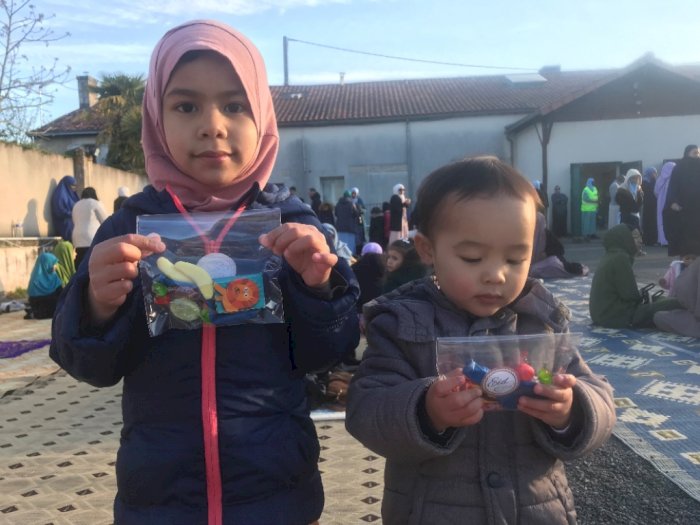 Bukan Uang, Anak-anak di Eropa Dapat THR Permen dan Cokelat saat Idul Fitri