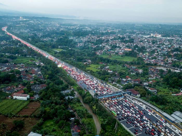 40 Ribu Kendaraan Masuk Kawasan Puncak Bogor Sejak Semalam hingga Siang Ini