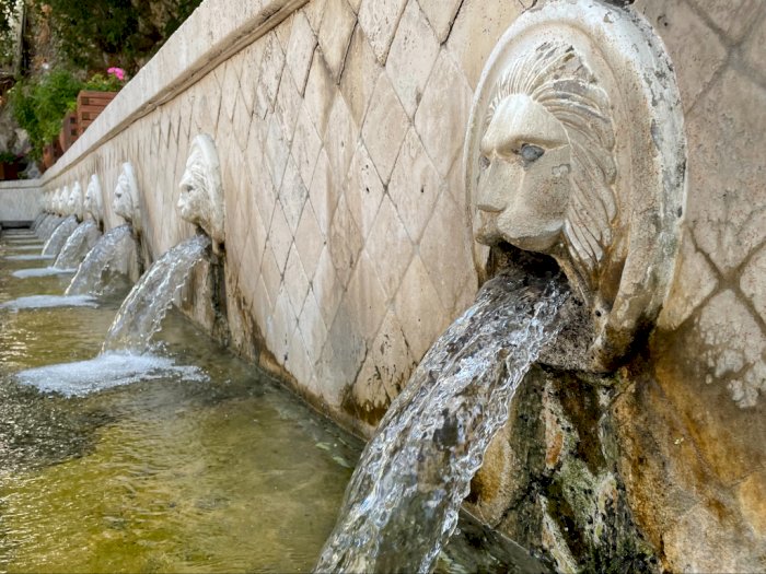 The Lion Fountains: Mitos Air Mancur Singa di Spili Yunani yang Bikin Wajah Awet Muda