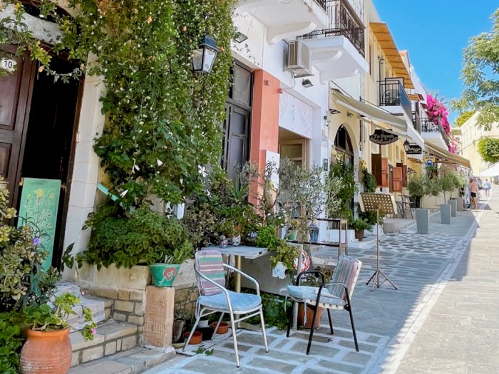Pesona Rethymno Old Town di Pulau Kreta, Kota Tua dengan Gang-Gang Penuh Bunga Kertas