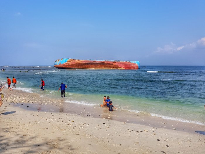 Pantai Pasir Putih Pangandaran: Eksotisme yang Menenangkan untuk Habiskan Libur Lebaran