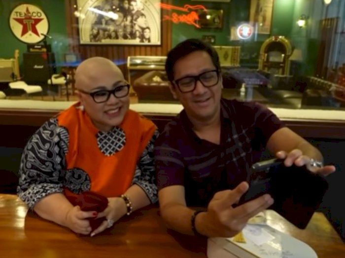 Nunung Cukur Habis Rambutnya sampai Botak karena Kemoterapi, Andre Taulany: Tetap Cantik