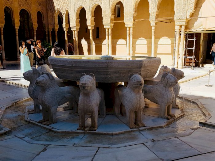 Mitos Lions Fountain di Court of the Lions yang Dipercaya Memberikan Kebahagiaan