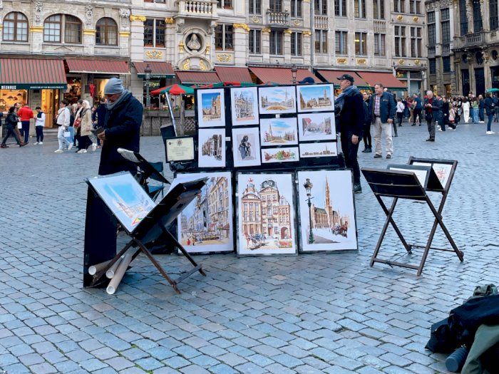 Souvenir Lukisan di Grand Place, Potongan Kecil dari Keindahan yang Bisa Dibawa Pulang