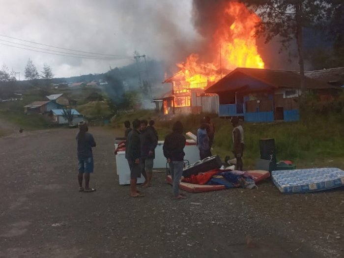 OTK Bakar 5 Bangunan Eks Mess PT di Papua!
